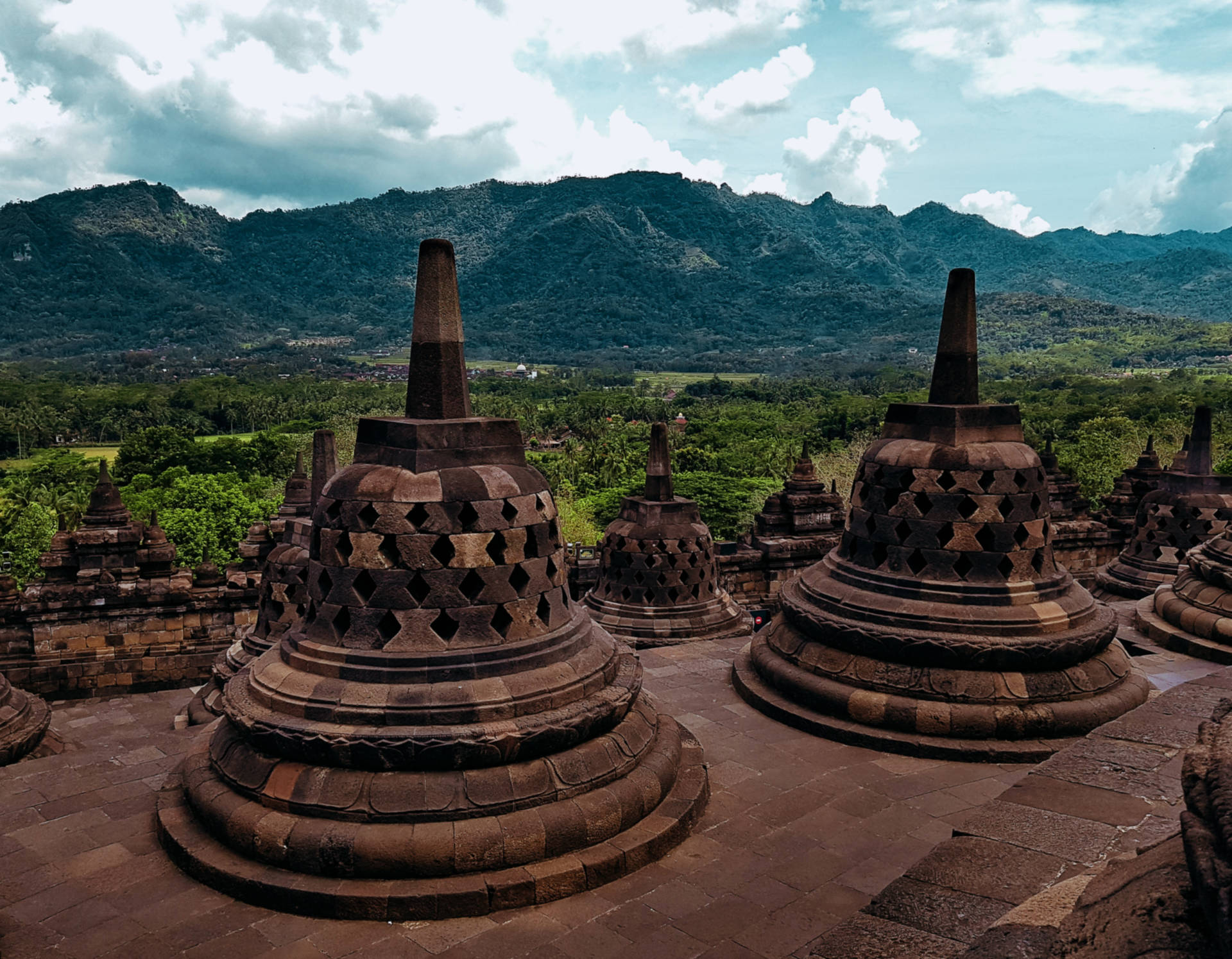 Borobudur - najbardziej tajemnicza świątynia w Indonezji (5)